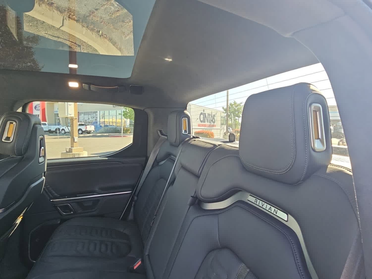 Used 2023 Rivian R1T Adventure image 12