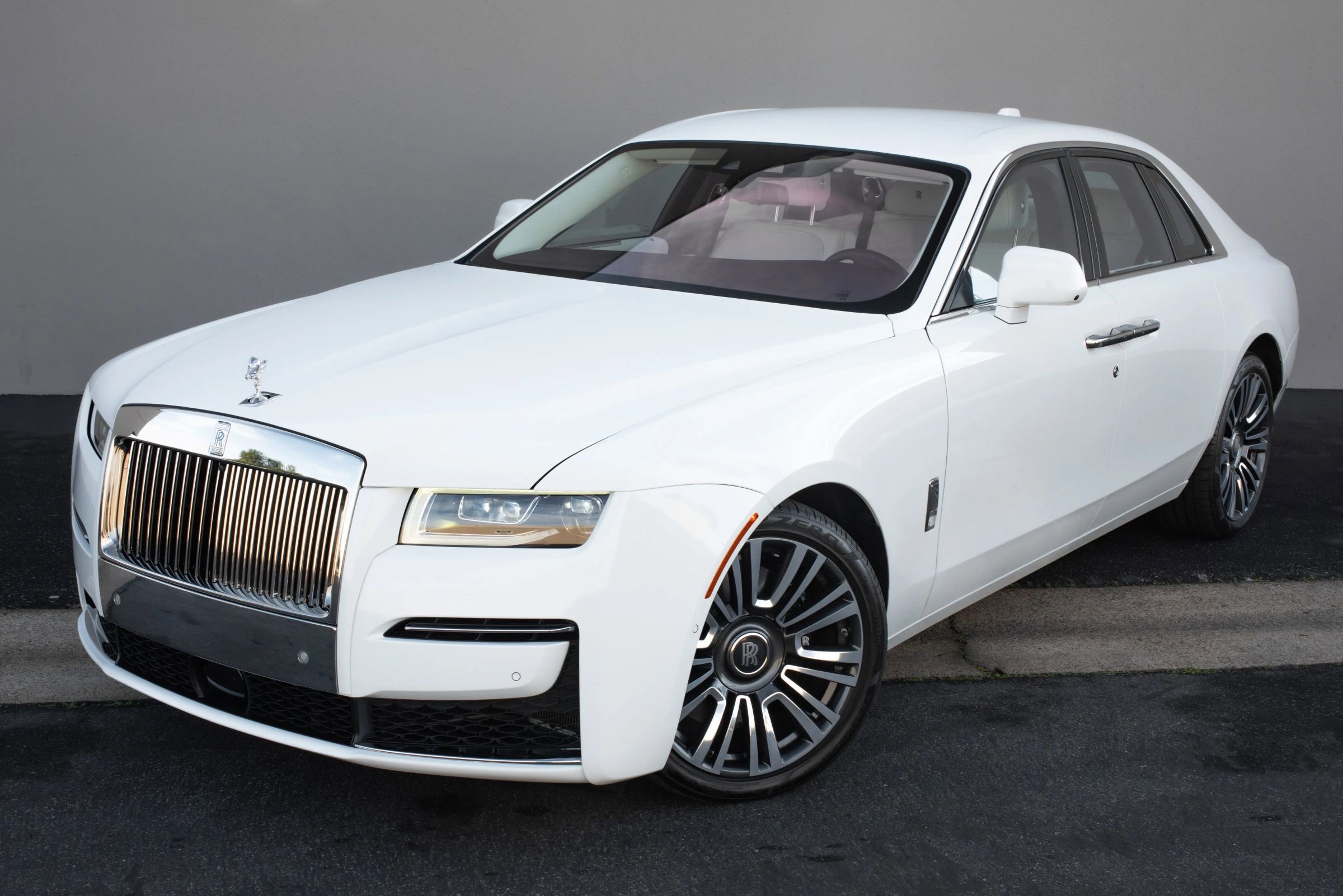 Used 2024 Rolls-Royce Ghost image 2