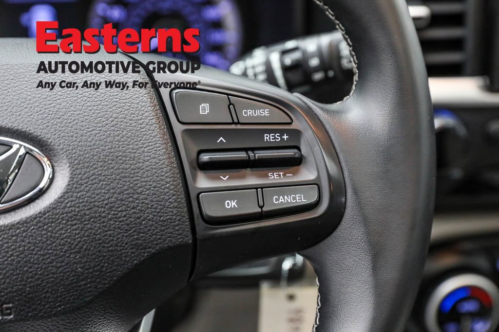 Used 2022 Hyundai Venue SEL image 16