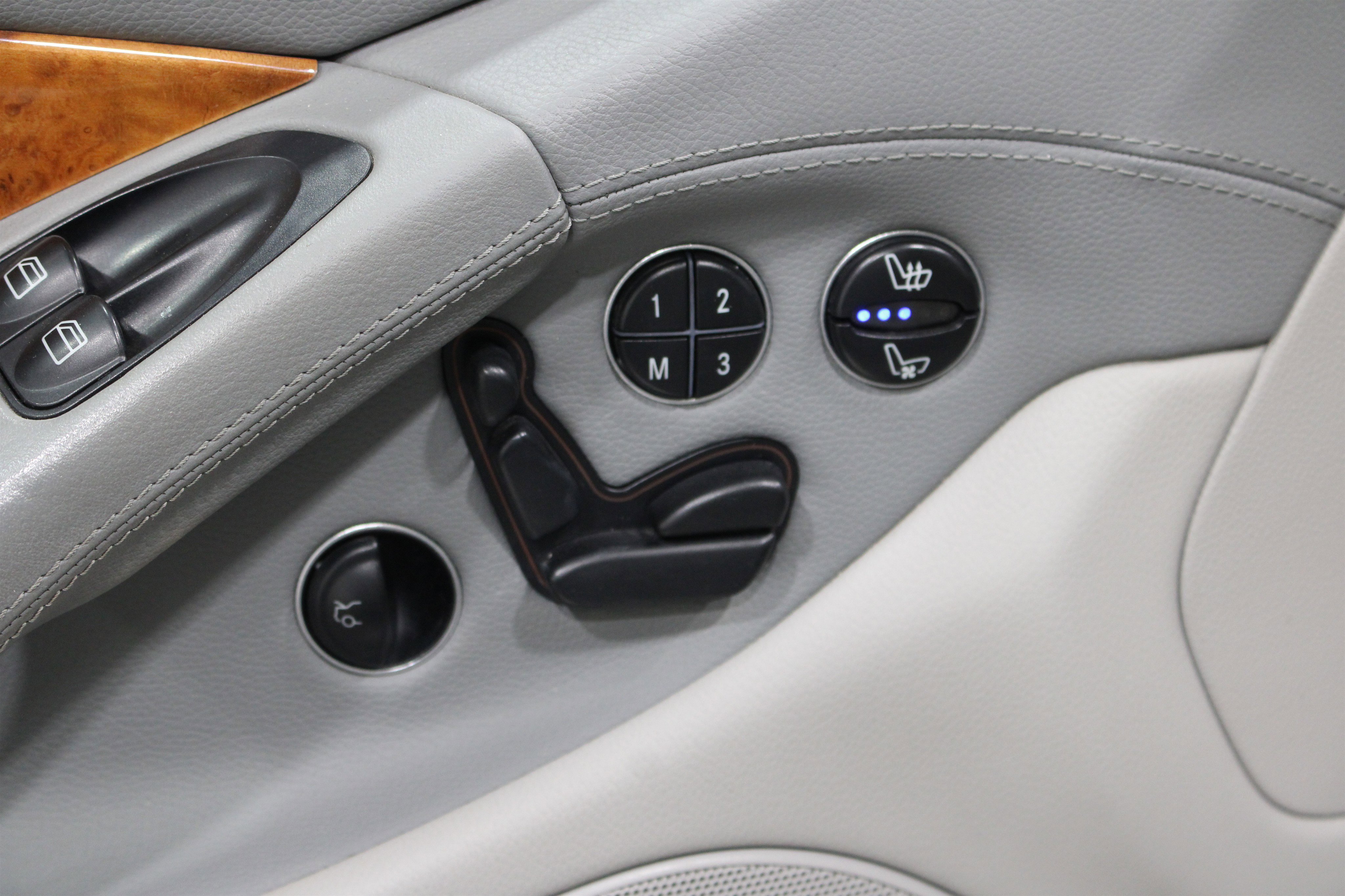 Used 2007 Mercedes-Benz SL 550 image 7