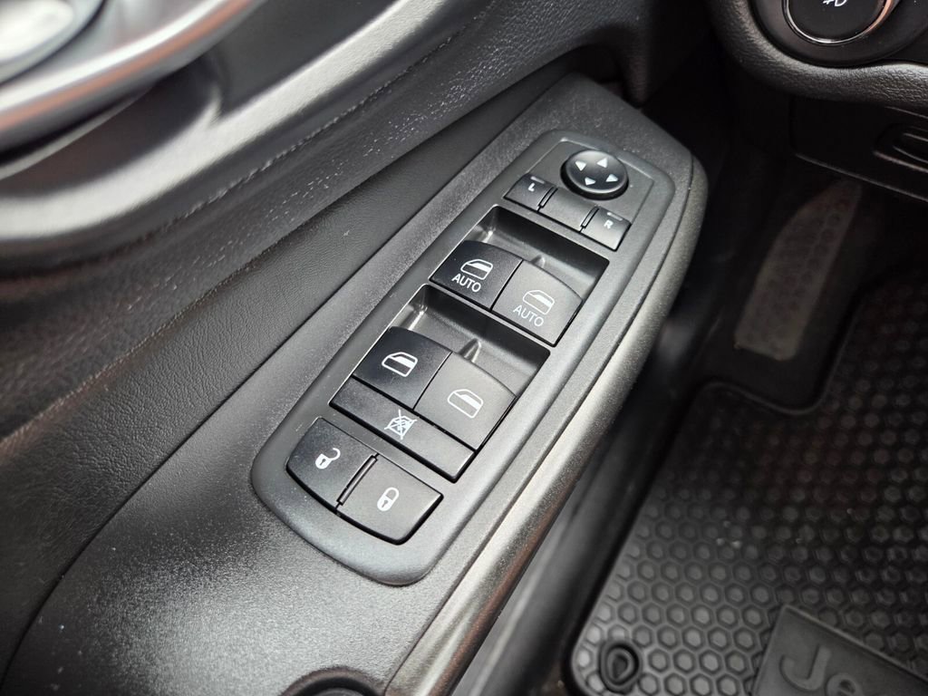 Used 2019 Jeep Cherokee Trailhawk w/ Trailer Tow Group AWD/4WD image 23