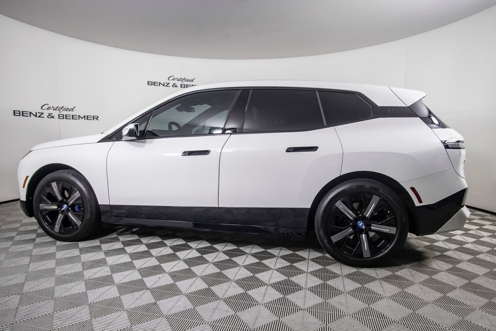 Used 2024 BMW iX xDrive50 w/ Sport Package AWD/4WD image 11