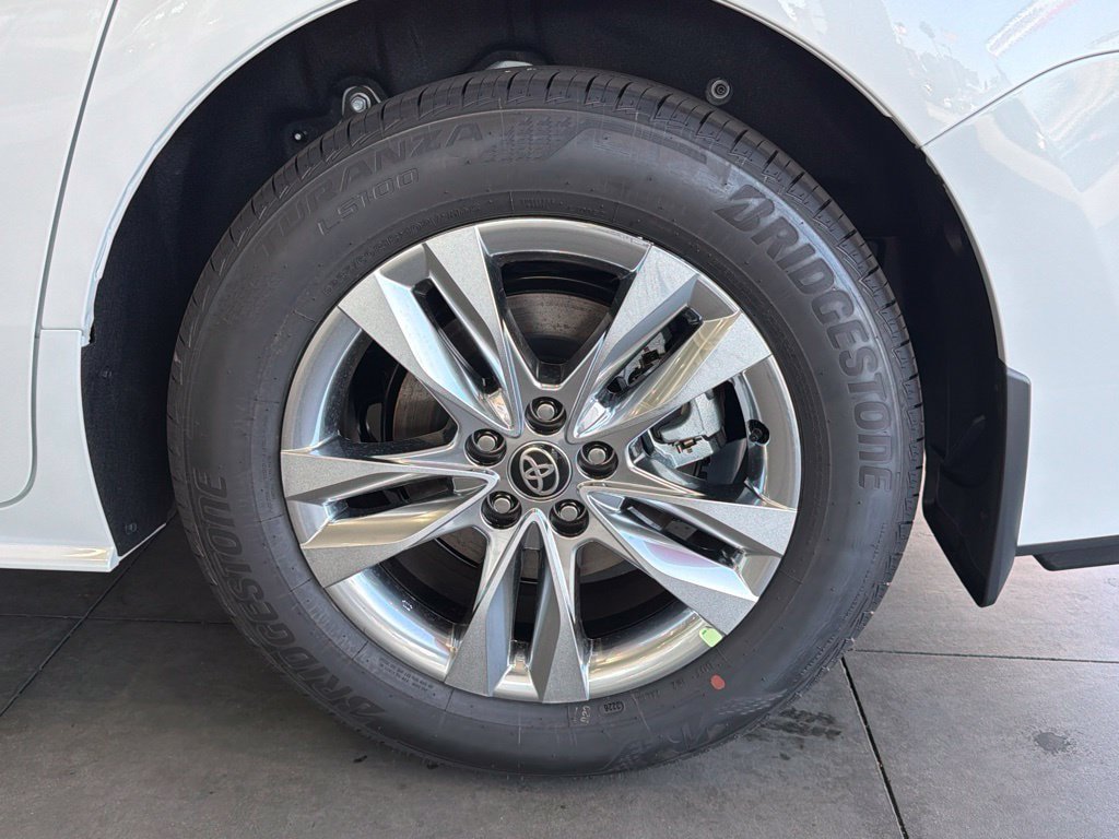 New 2026 Toyota Sienna XLE AWD/4WD image 14