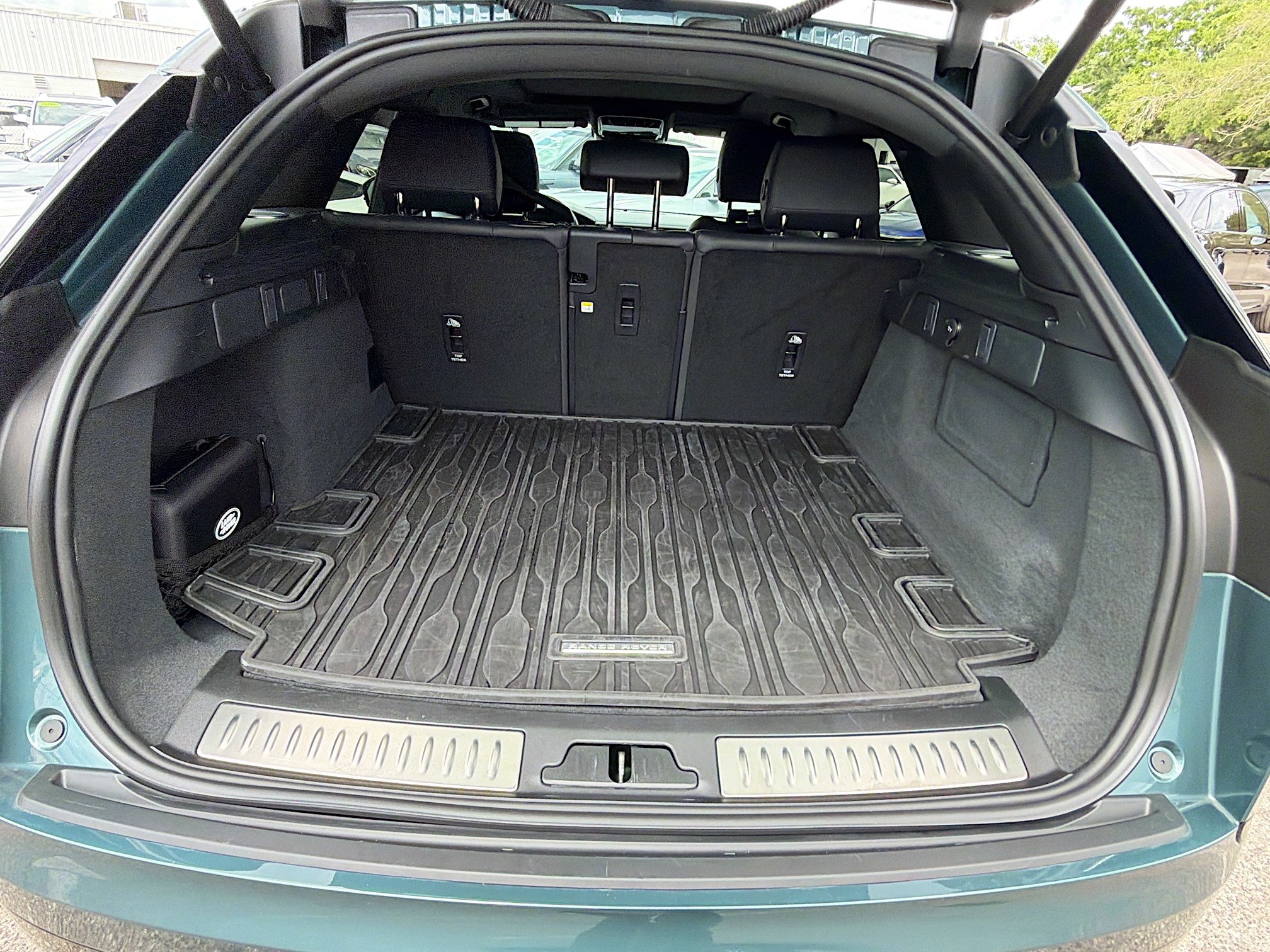 Used 2026 Land Rover Range Rover Velar Dynamic SE image 12