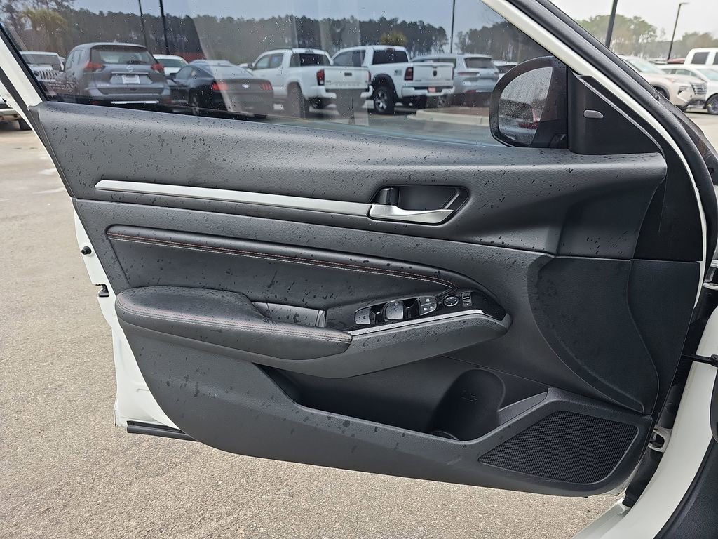 Used 2023 Nissan Altima 2.5 SR w/ SR Premium Package image 30