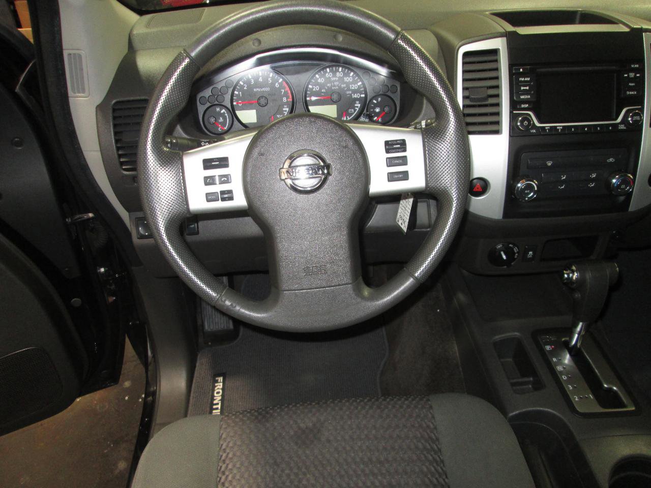 Used 2015 Nissan Frontier SV AWD/4WD image 29