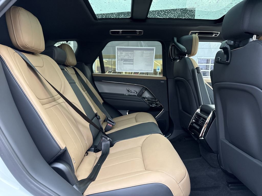 New 2025 Land Rover Range Rover Sport Dynamic SE image 14