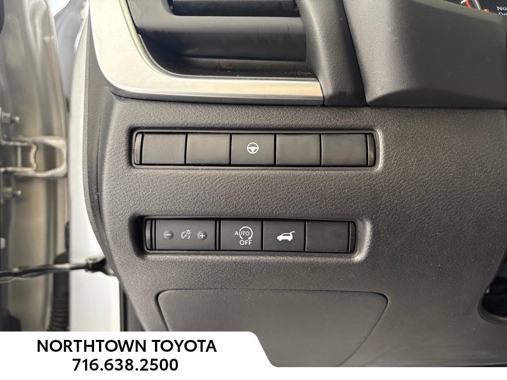Used 2025 Nissan Rogue SV FWD image 14
