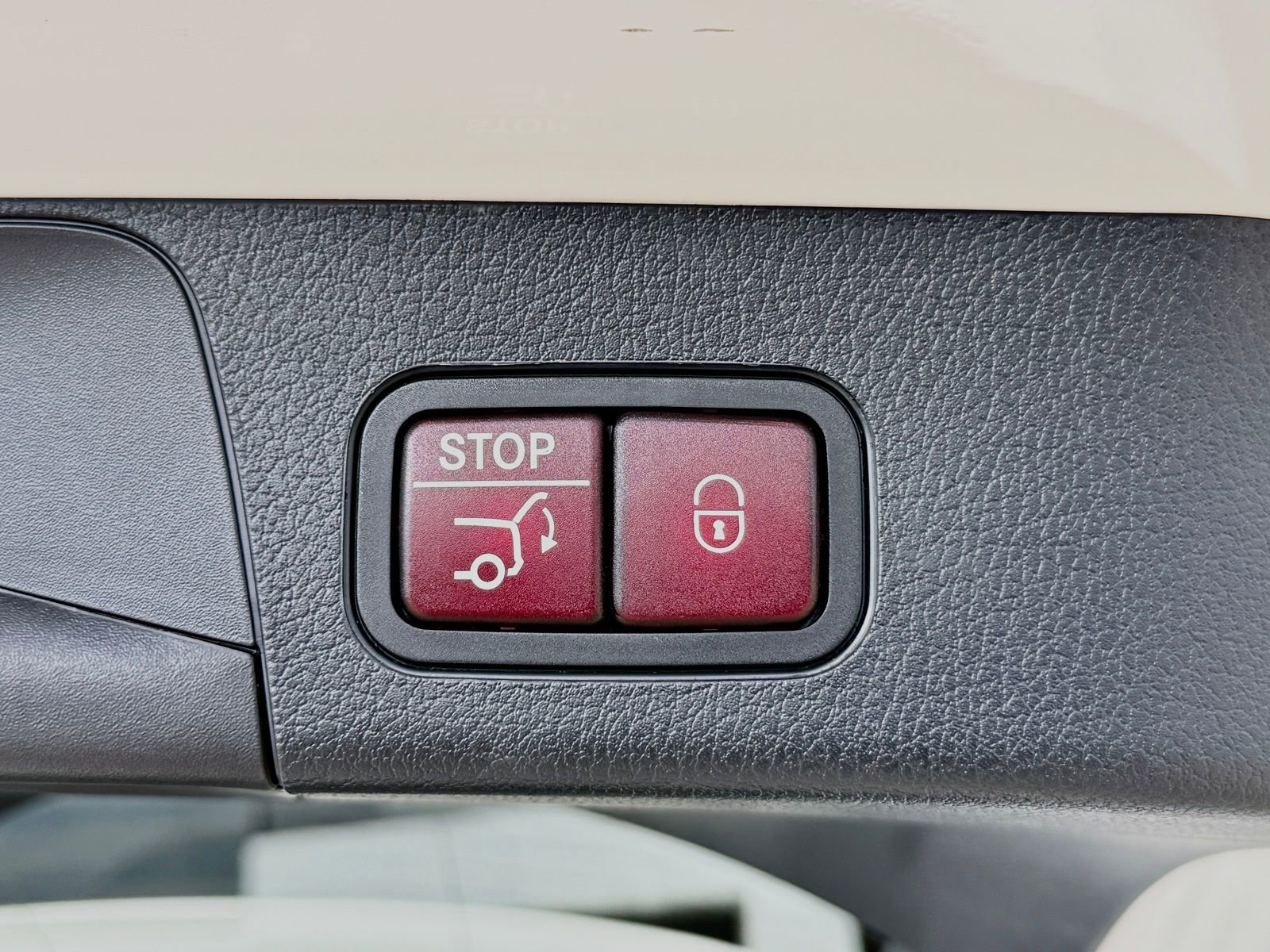 Used 2025 Mercedes-Benz GLB 250 image 19