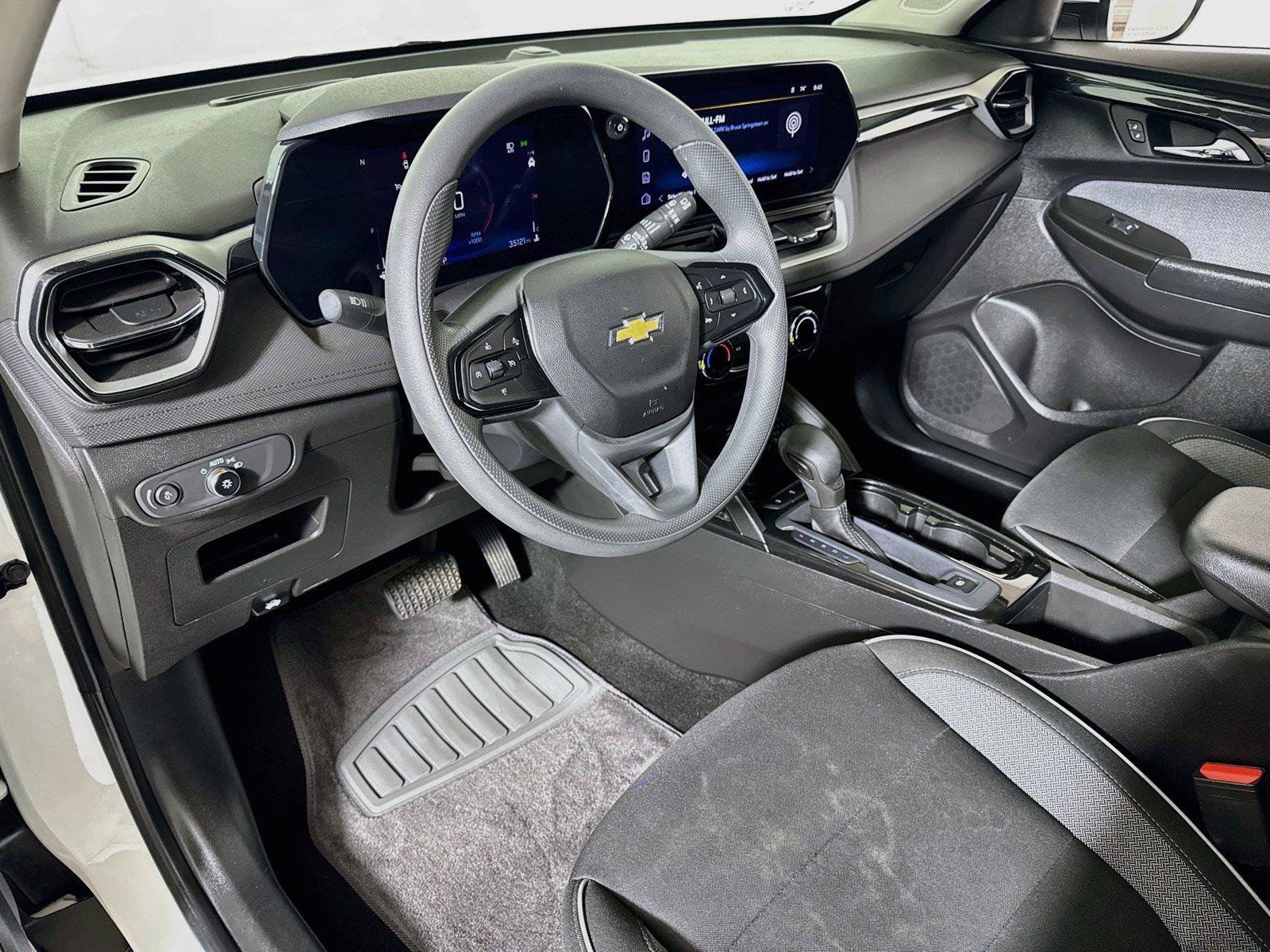 Used 2025 Chevrolet TrailBlazer LT FWD image 7