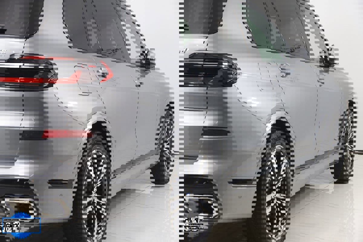 Used 2024 BMW X7 xDrive40i w/ M Sport Package image 58