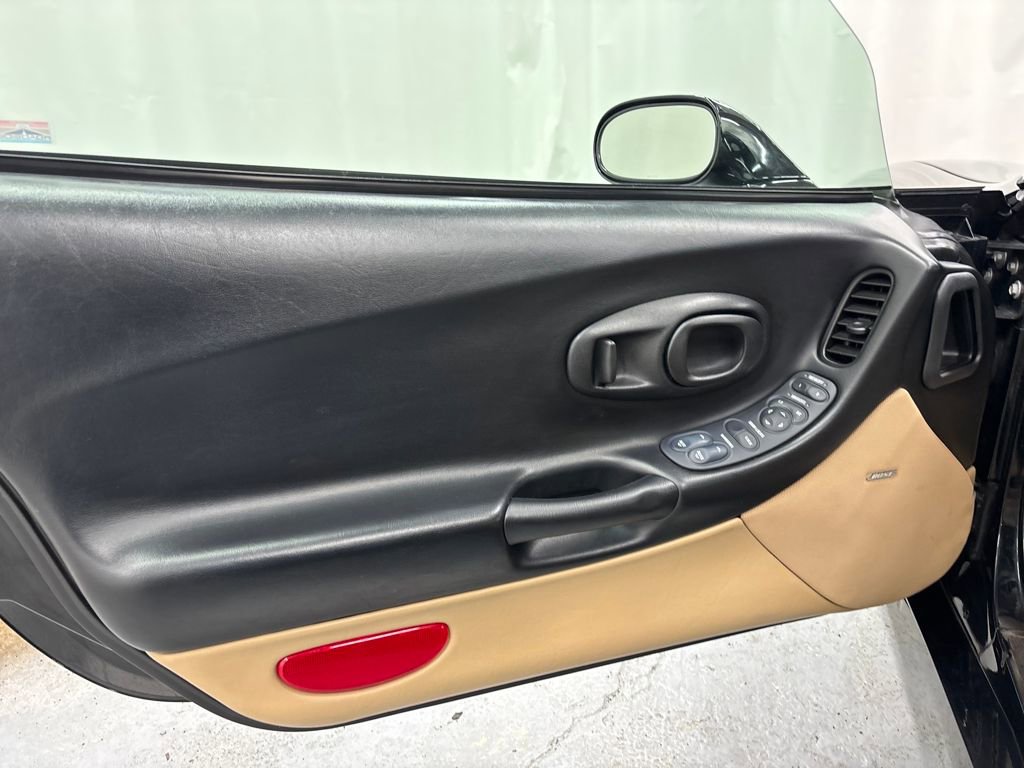 Used 2001 Chevrolet Corvette Convertible w/ Preferred Equipment Group1 image 10