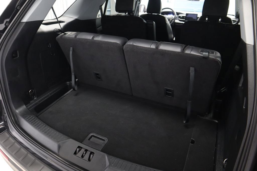 Certified 2022 Ford Explorer XLT w/ Equipment Group 202A image 17