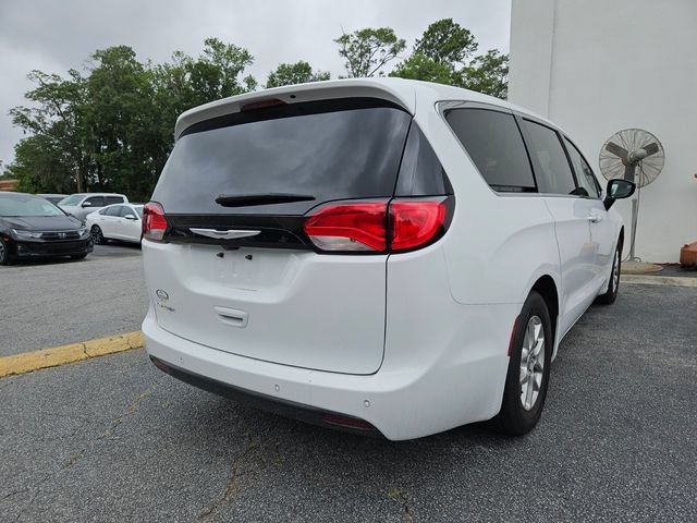 Used 2025 Chrysler Voyager LX FWD image 8