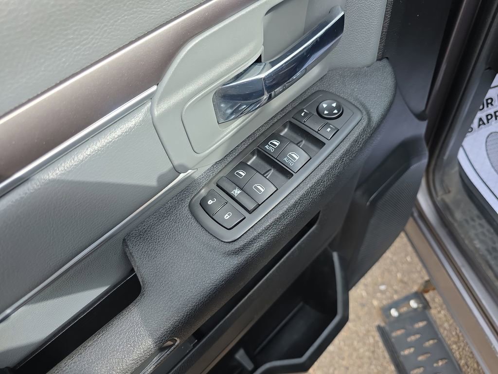 Used 2021 RAM 1500 Classic SLT image 11