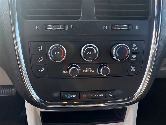 Used 2017 Dodge Grand Caravan SE image 29