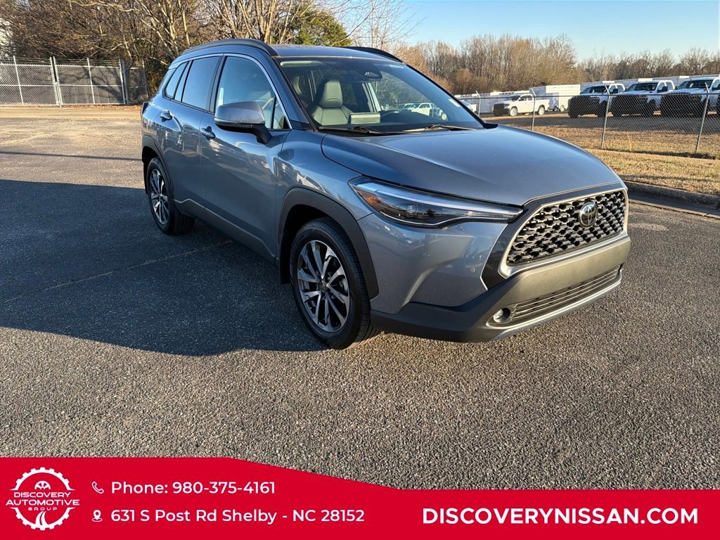 Used 2023 Toyota Corolla Cross XLE image 5