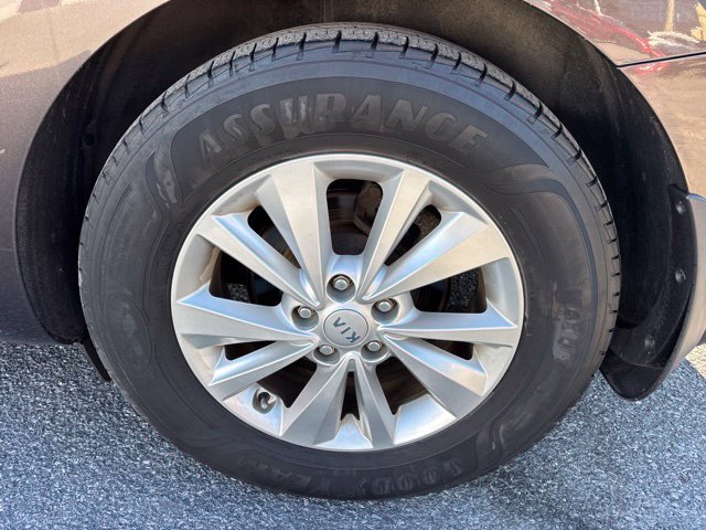 Used 2016 Kia Sedona LX w/ LX Essentials Premium Package FWD image 24
