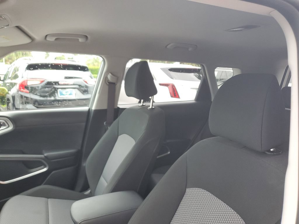 Used 2023 Kia Soul LX w/ LX Technology Package FWD image 21