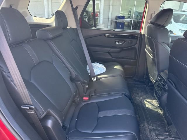 Used 2025 Honda Pilot Touring image 17