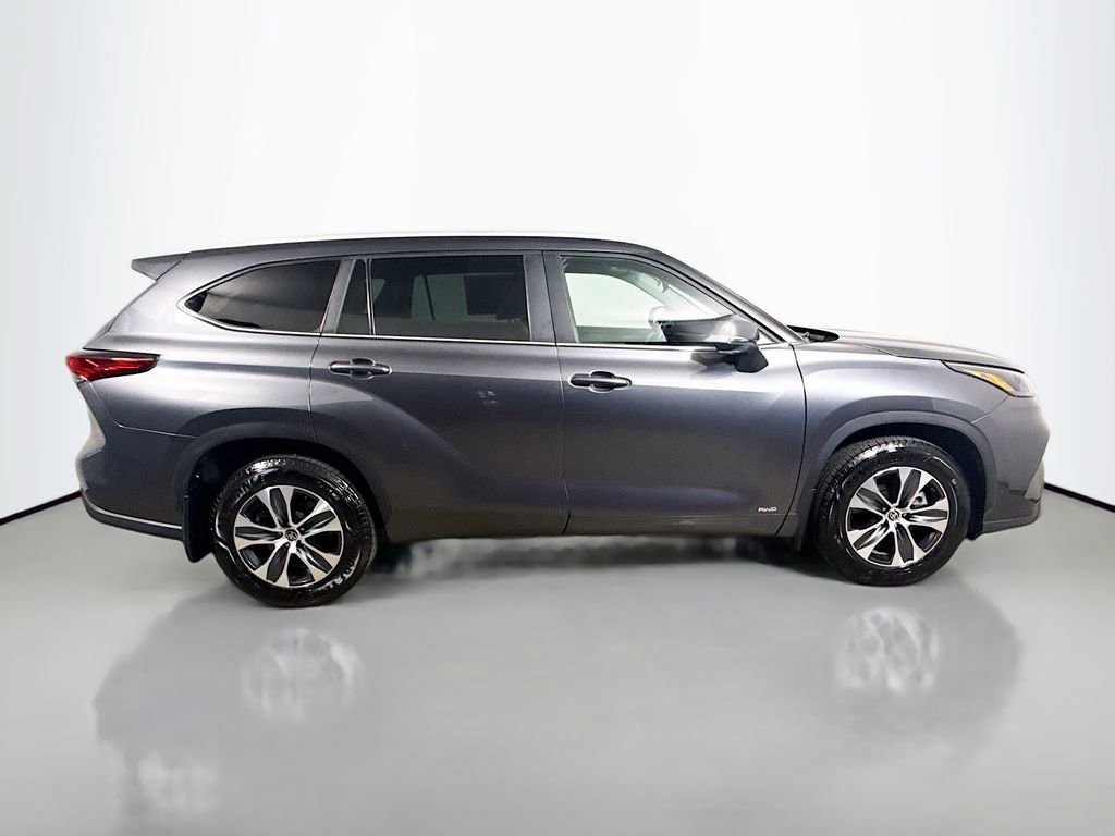 Used 2023 Toyota Highlander XLE AWD/4WD image 8