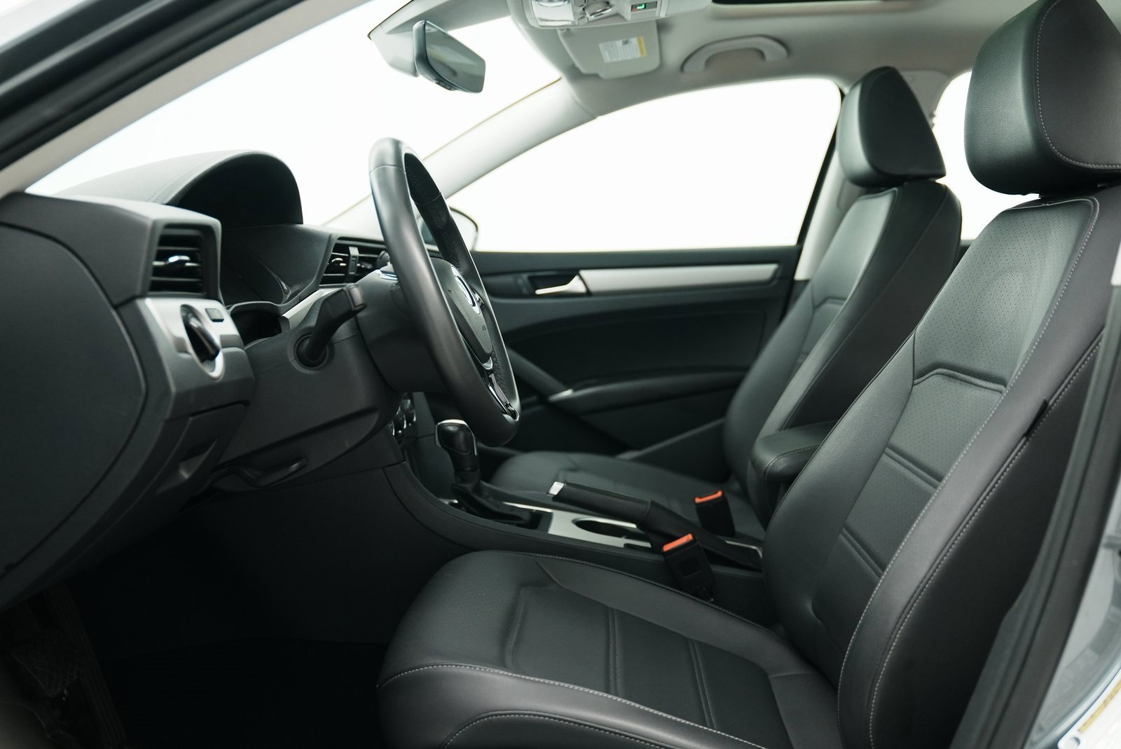 Used 2022 Volkswagen Passat 2.0T SE image 22