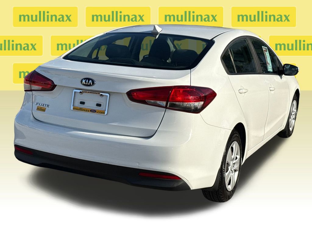 Used 2017 Kia Forte LX image 4