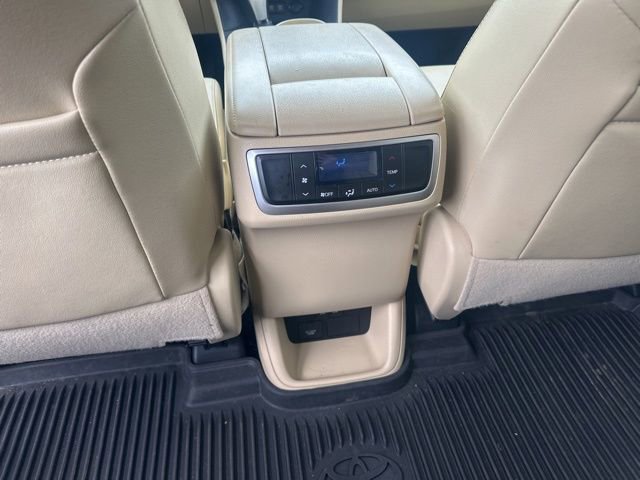 Used 2017 Toyota Highlander Limited AWD/4WD image 13