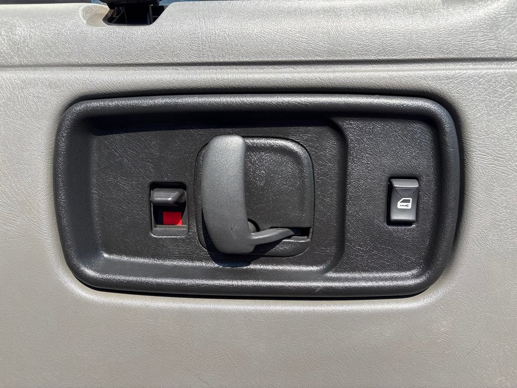Used 2025 Chevrolet Express 3500 LS RWD image 8
