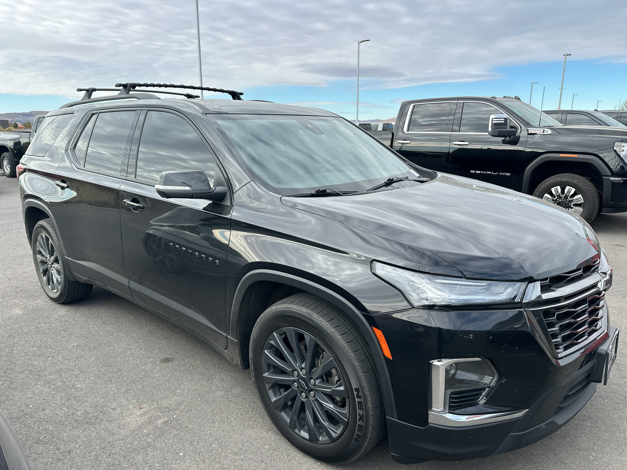 Used 2023 Chevrolet Traverse RS AWD/4WD image 2