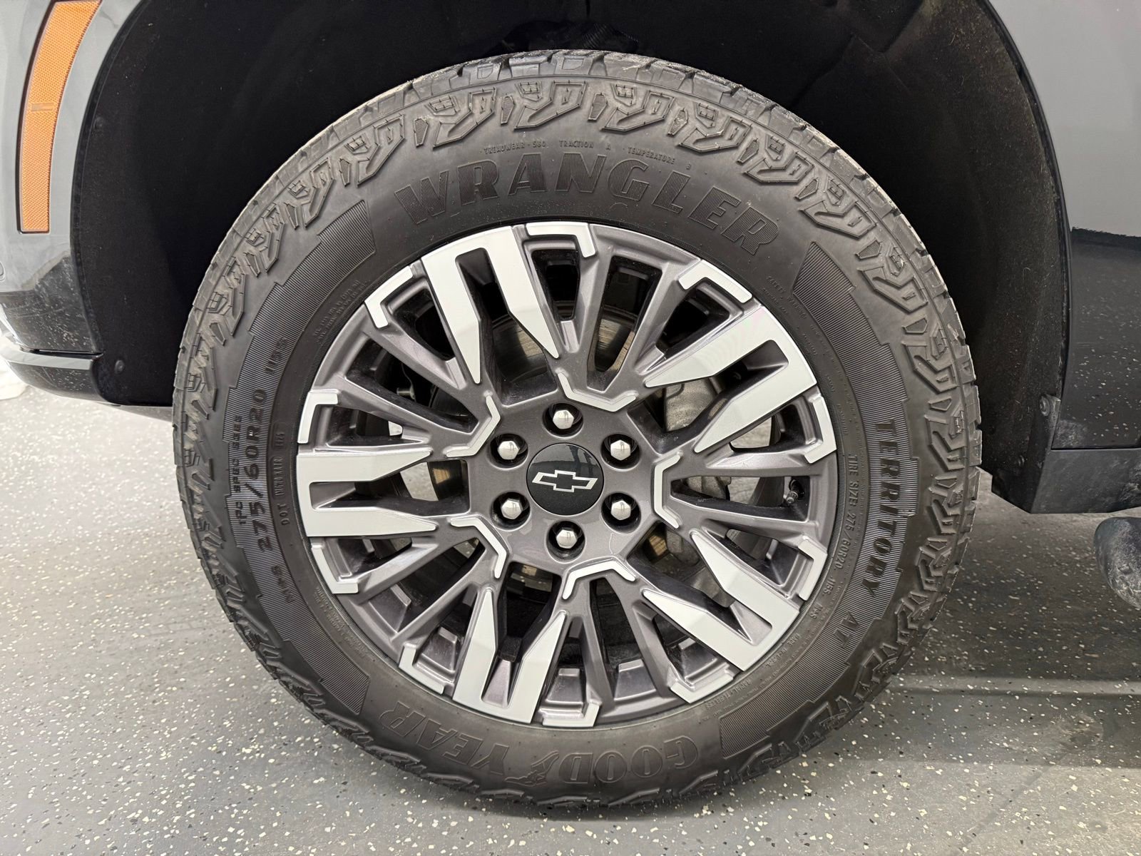 Used 2025 Chevrolet Suburban Z71 AWD/4WD image 18