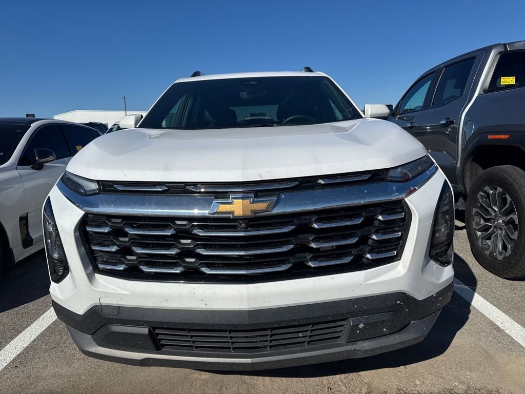 Used 2025 Chevrolet Equinox LT w/ Convenience Package II image 2