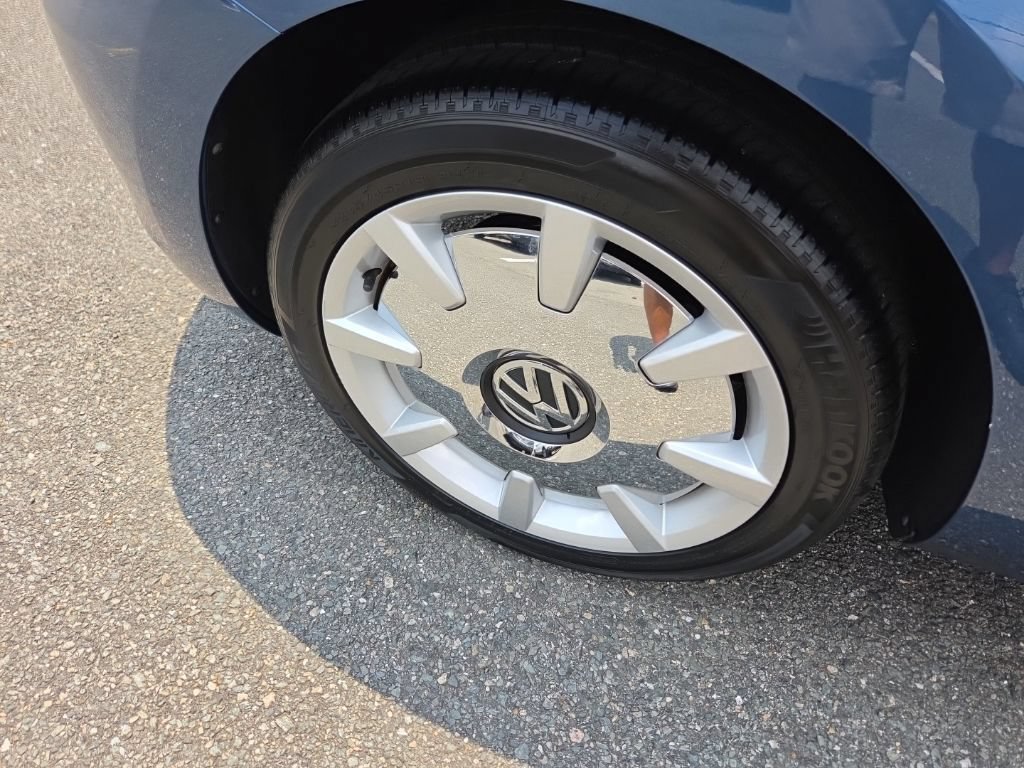 Used 2018 Volkswagen Beetle 2.0T SE FWD image 15