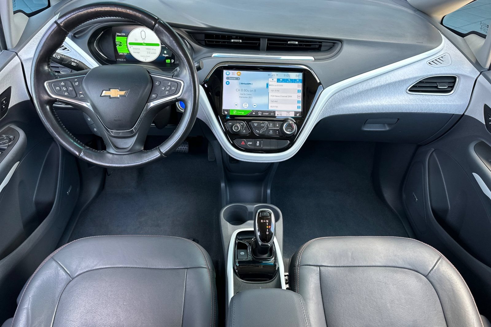 Used 2020 Chevrolet Bolt Premier w/ Infotainment Package FWD image 17