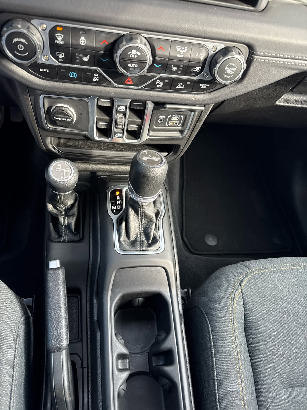 Used 2025 Jeep Wrangler Sahara w/ Safety Group image 21