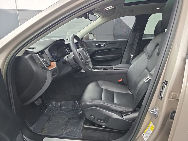 Used 2023 Volvo XC60 B5 Plus w/ Protection Package Premier image 23