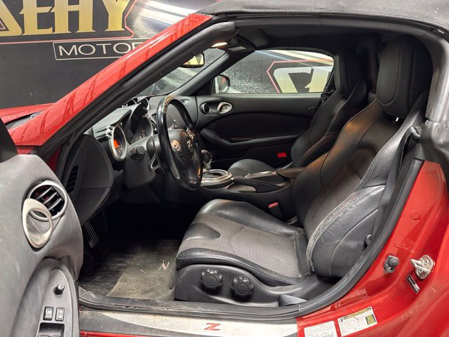 Used 2013 Nissan 370Z Touring w/ Sport Pkg RWD image 4