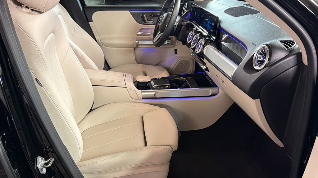 Used 2021 Mercedes-Benz GLB 250 4MATIC image 9