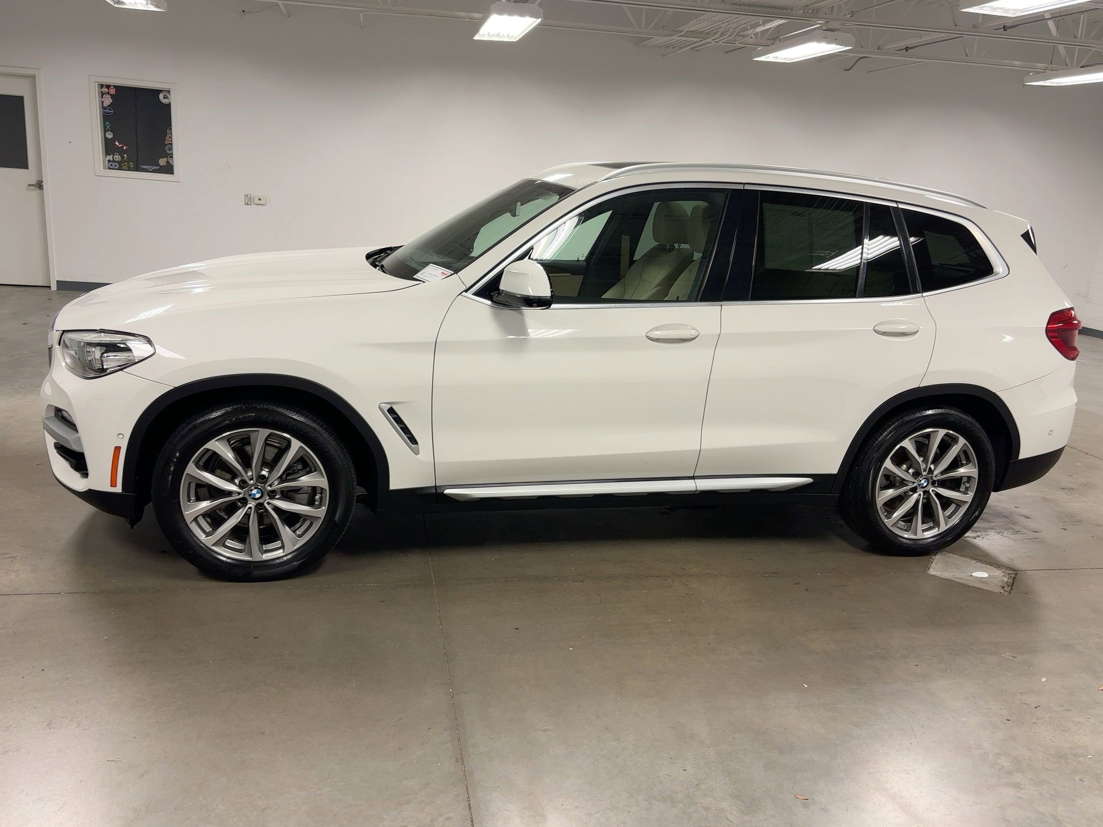 Used 2019 BMW X3 sDrive30i w/ Premium Package image 2