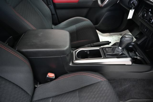 Used 2022 Toyota Tacoma SR5 AWD/4WD image 21