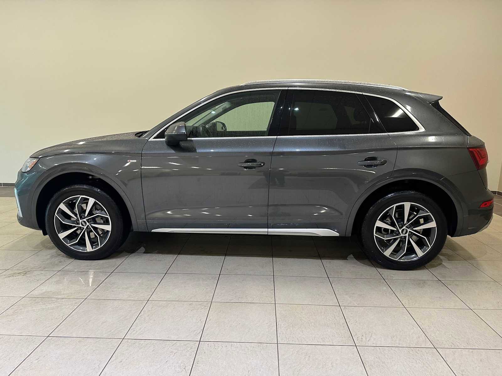 Used 2022 Audi Q5 2.0T Premium Plus image 3