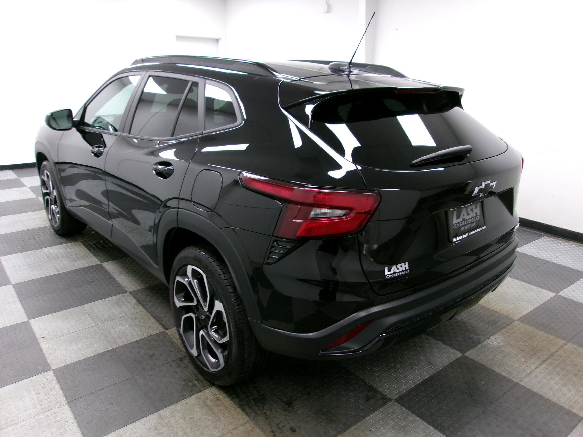 Certified 2024 Chevrolet Trax RS w/ Driver Confidence Package image 2