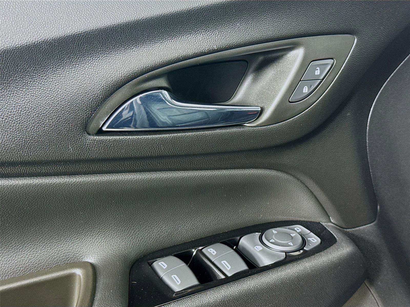 Used 2023 Chevrolet Equinox Premier AWD/4WD image 18