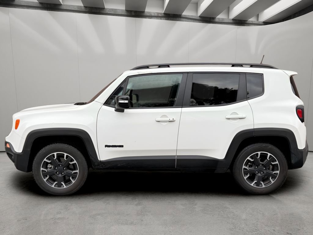 Used 2023 Jeep Renegade Latitude image 2