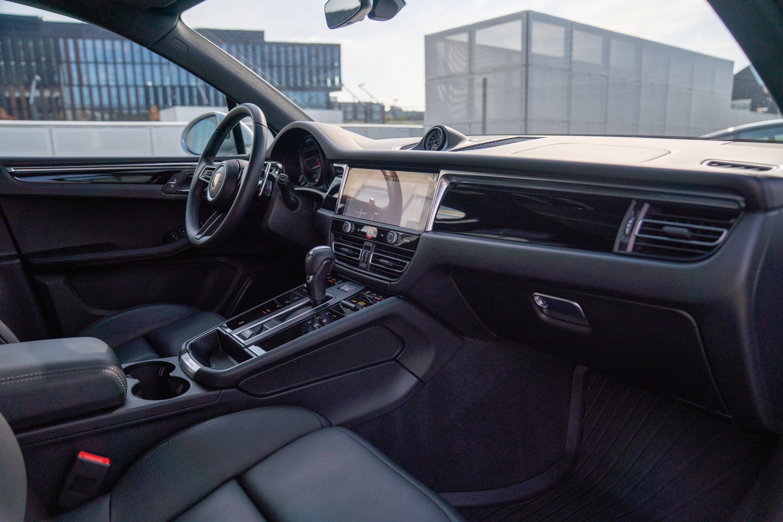 Certified 2026 Porsche Macan AWD/4WD image 26