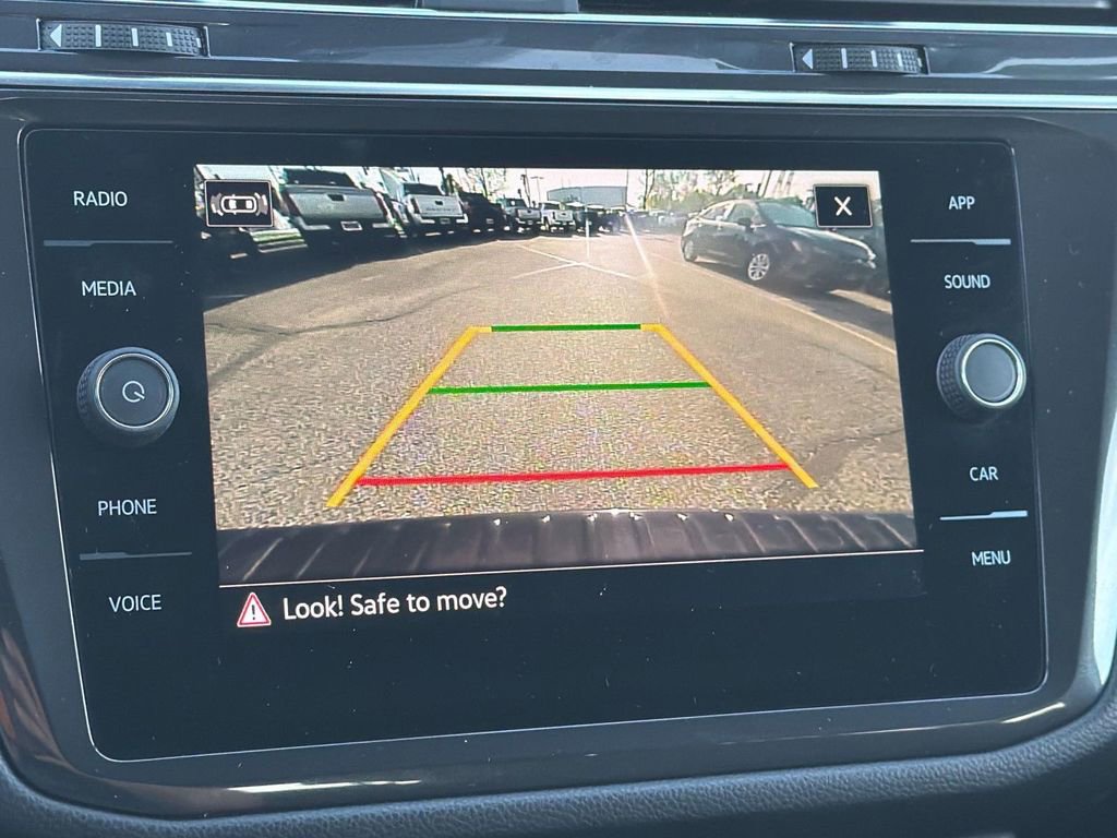 Used 2023 Volkswagen Tiguan SE R-Line image 16