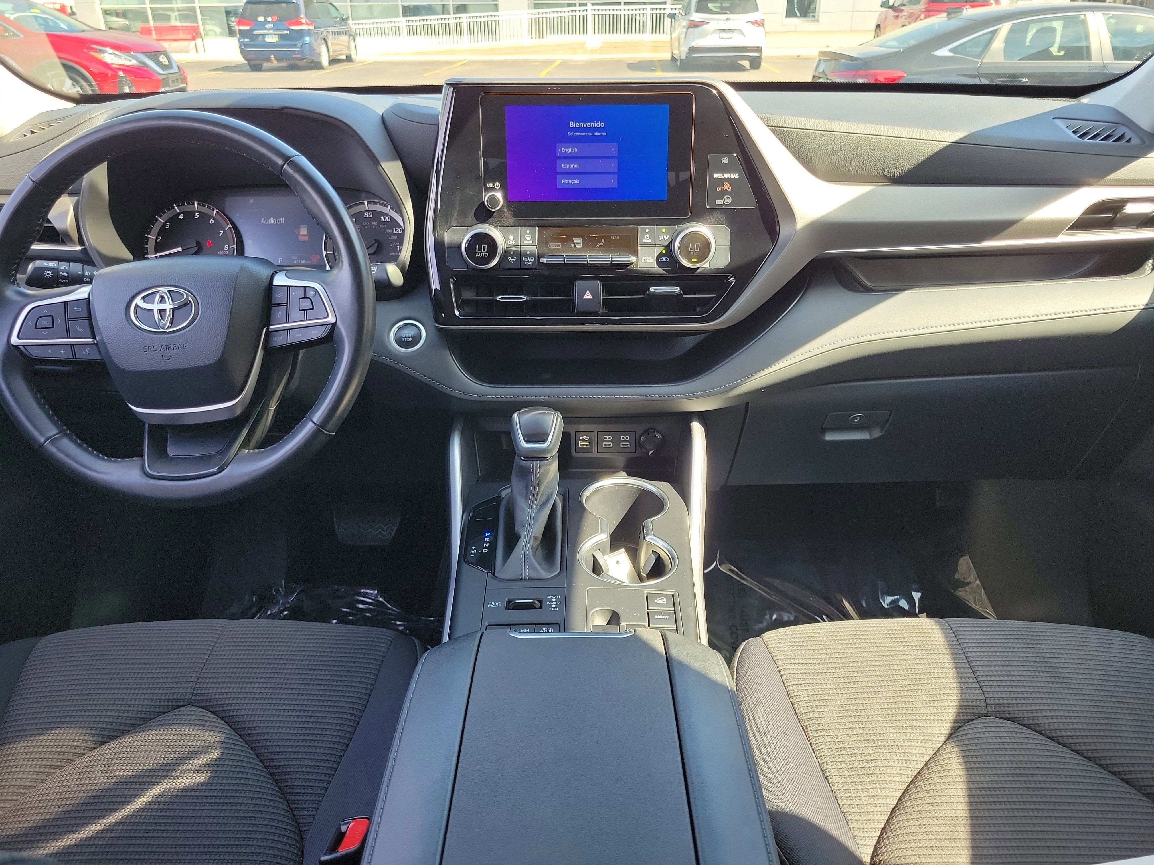 Used 2024 Toyota Highlander LE image 9