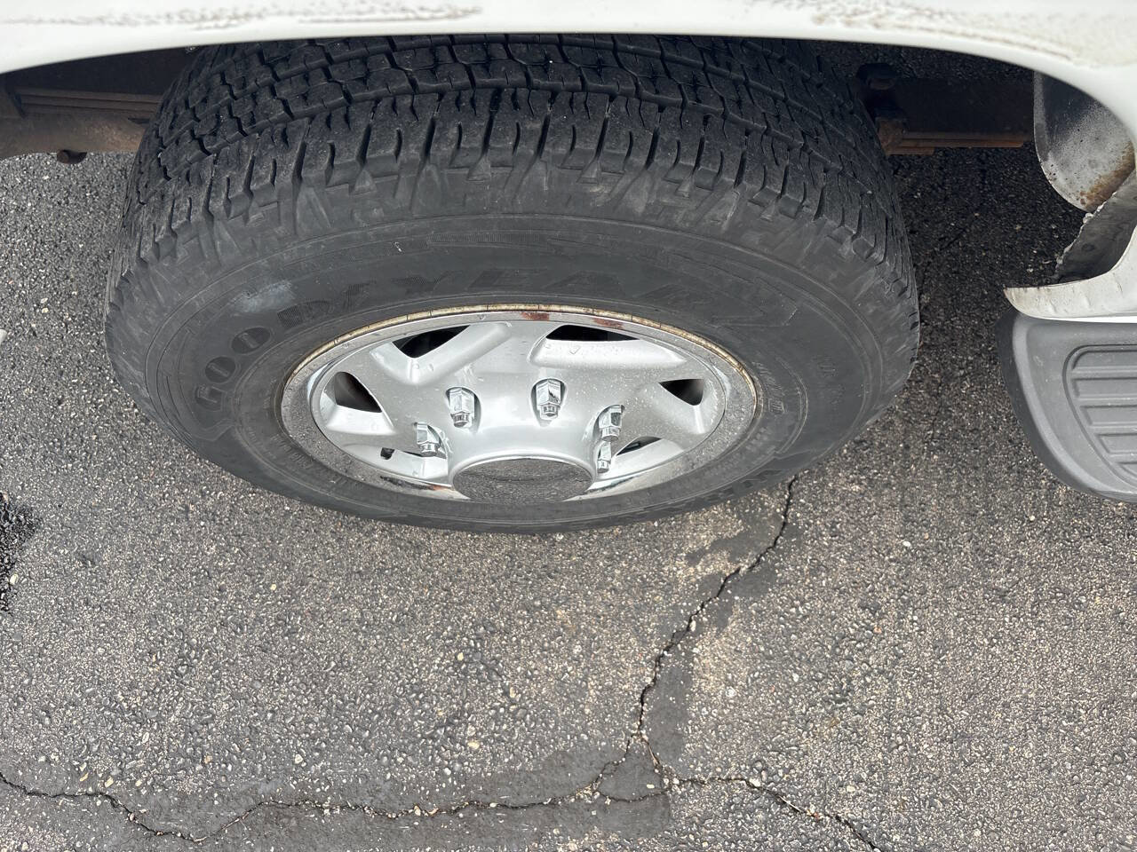 Used 2011 Ford E-150 and Econoline 150 Wagon w/ PWR Windows & Locks Group RWD image 10