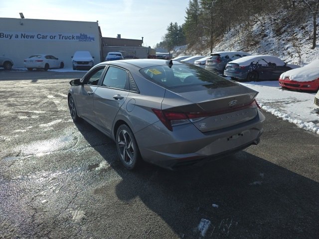 Used 2023 Hyundai Elantra SEL w/ Convenience Package image 3