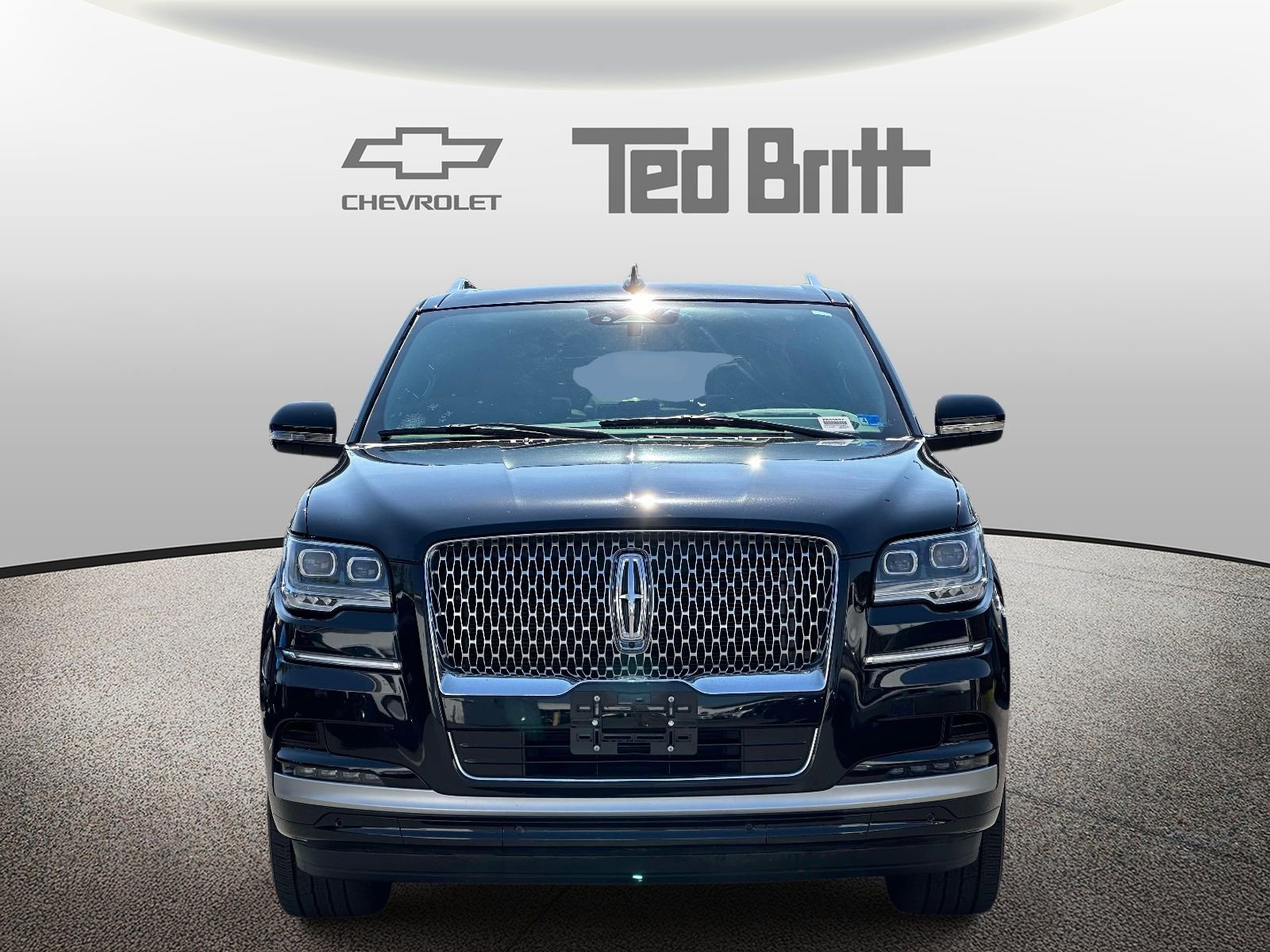 Used 2024 Lincoln Navigator Reserve AWD/4WD image 2